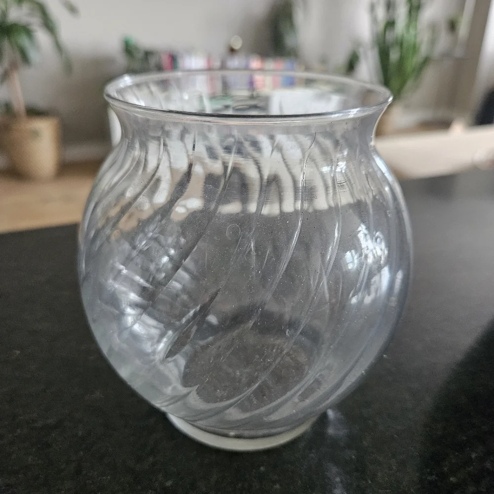Vase - Picture 1 of 1